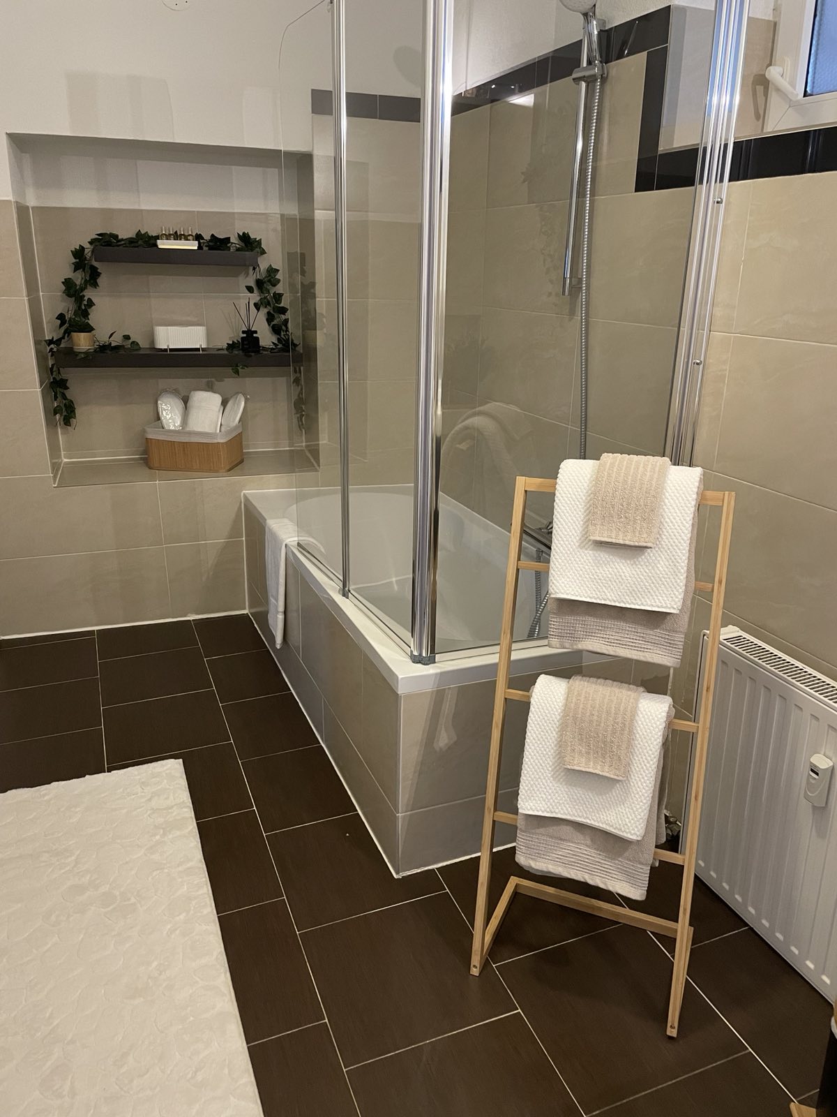 Modernes Badezimmer